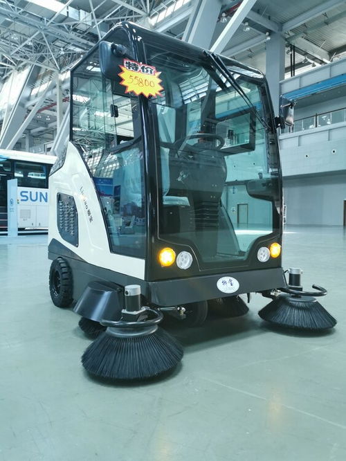 桂林柳寶掃地車(chē)LB2000 高效環(huán)保的城市清潔衛(wèi)士